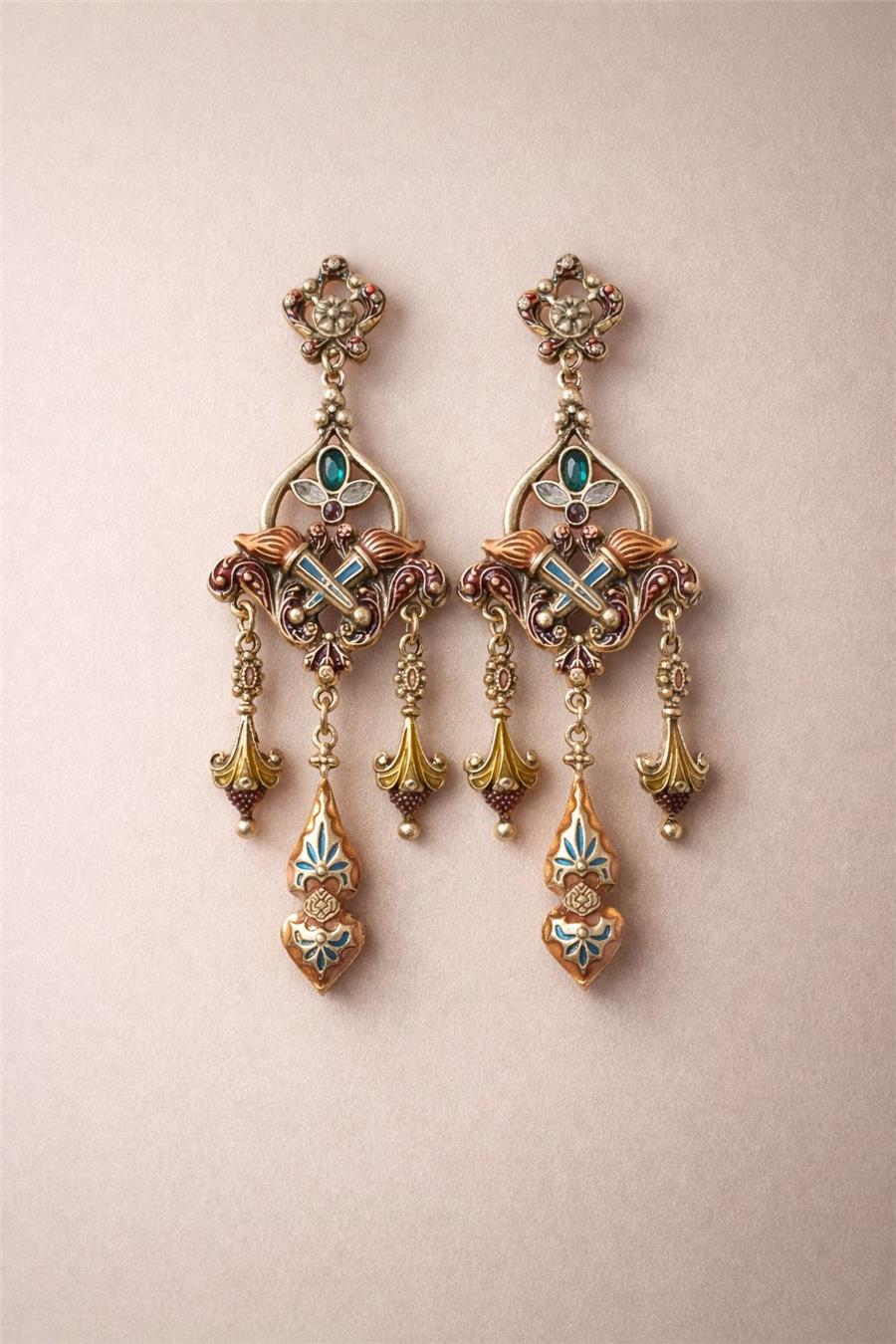 Eloise İnce İşçilikli Mineli Vintage Küpe